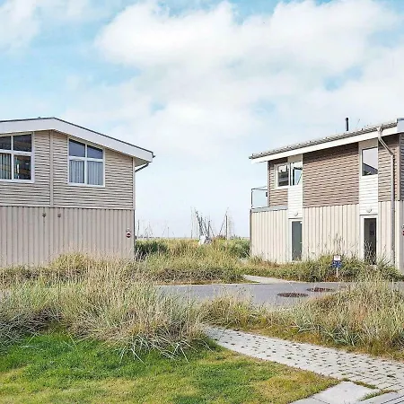 Two-bedroom Holiday In 50 *